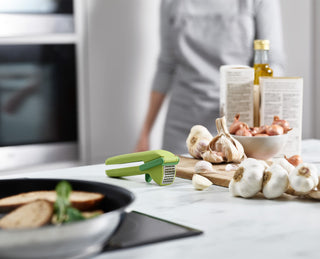 Joseph Joseph Duo Easy-clean Garlic Press
